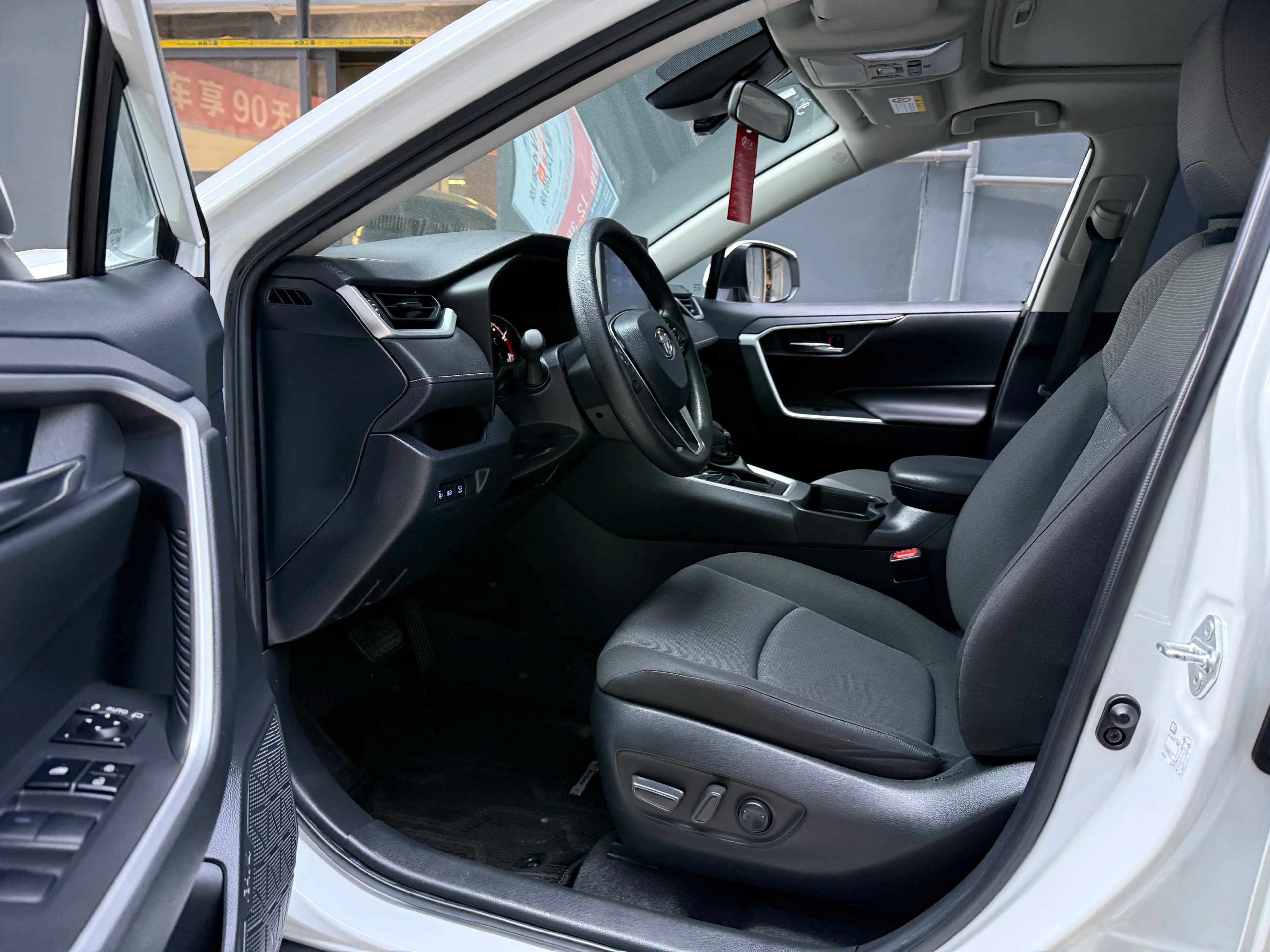 Toyota RAV4 2022 г. 32117 км. — фото 6