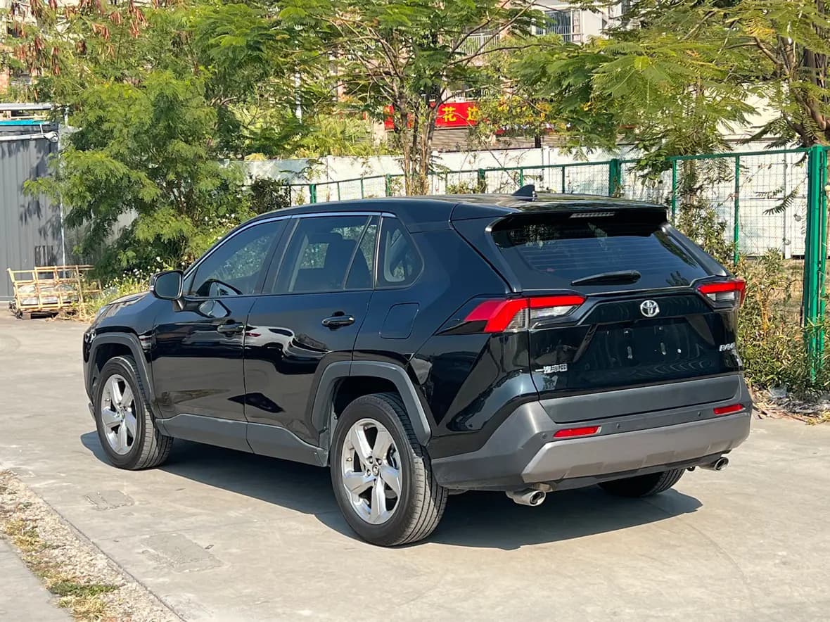 Toyota RAV4 2021 г. 43118 км. — фото 4