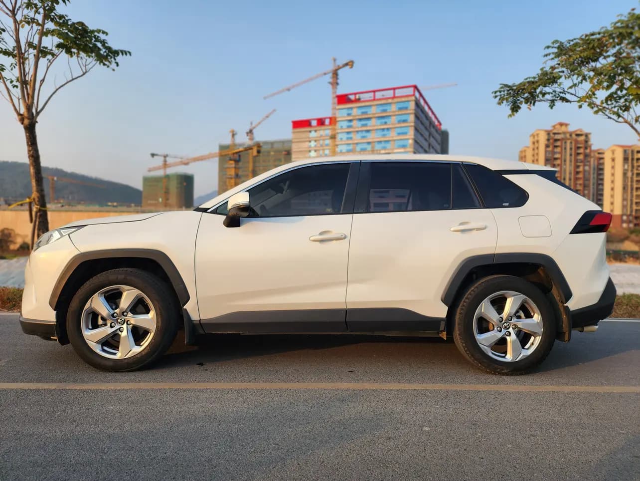 Toyota RAV4 2021 г. 60119 км. — фото 4