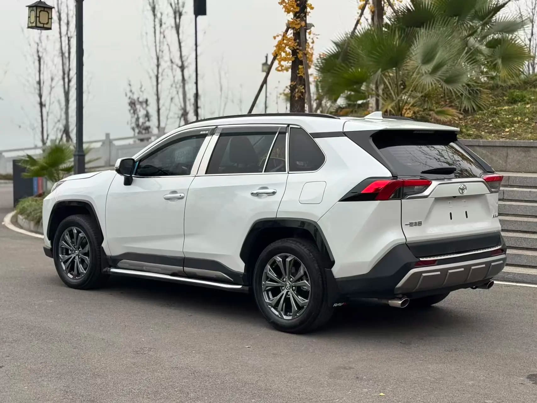 Toyota RAV4 2025 г. 4820 км. — фото 4