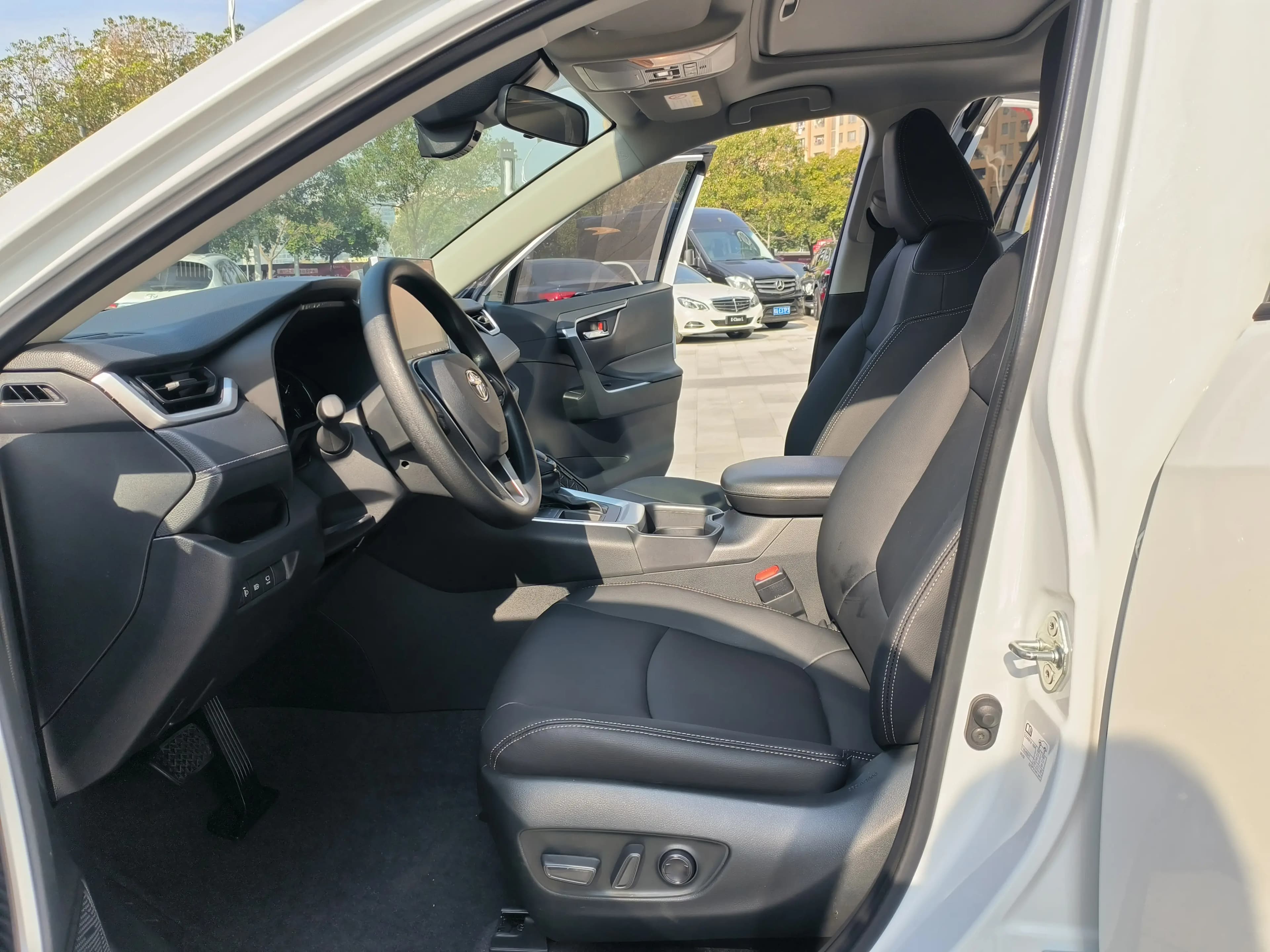 Toyota RAV4 2022 г. 30042 км. — фото 13