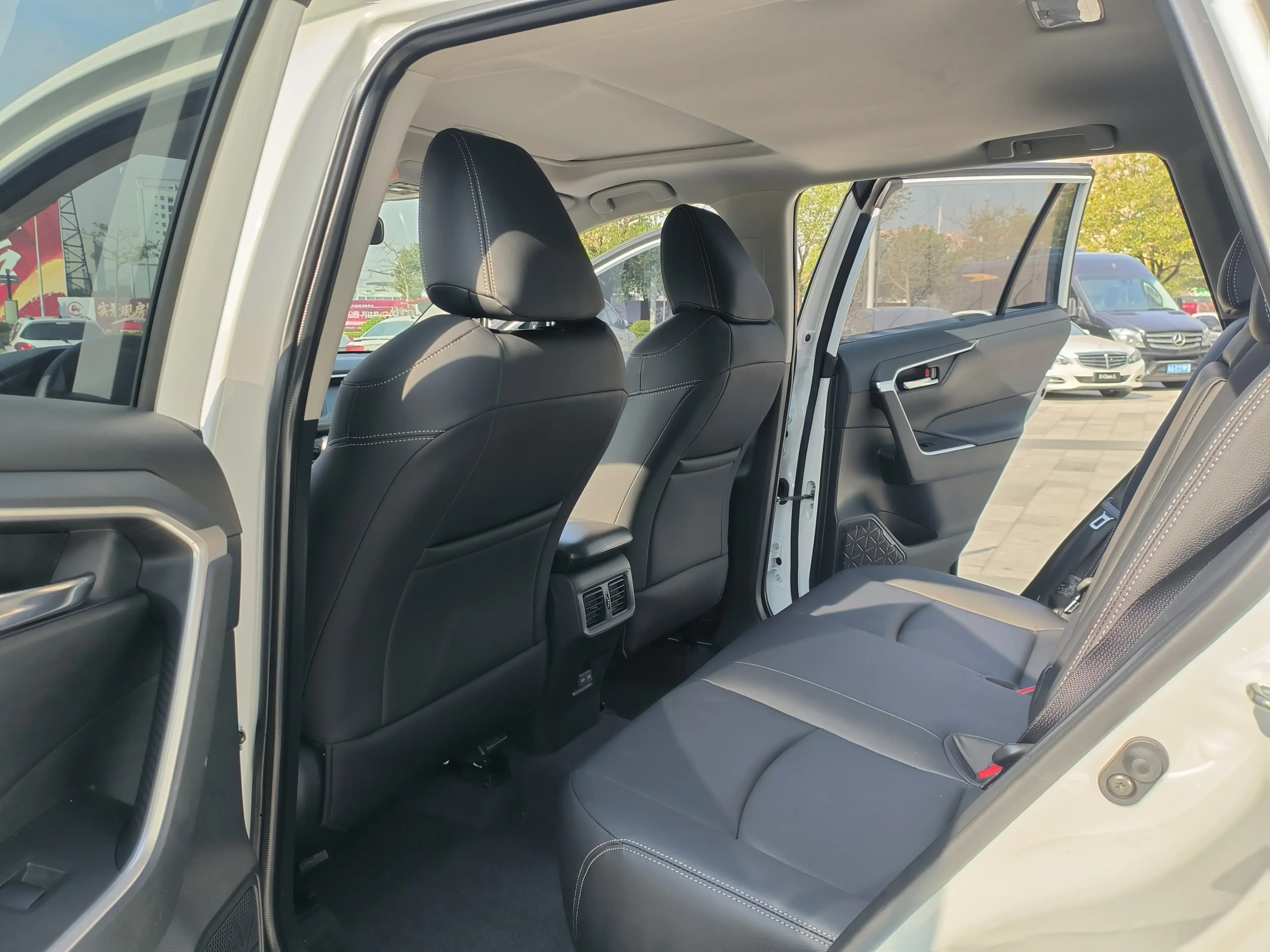 Toyota RAV4 2022 г. 30042 км. — фото 14