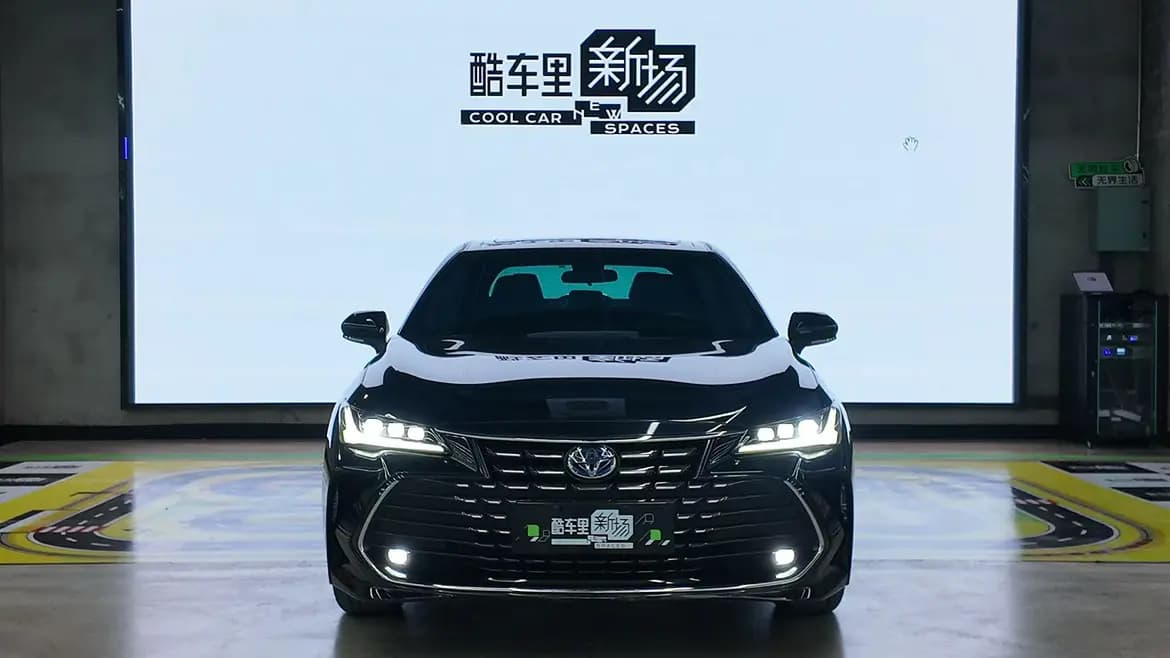 Toyota Avalon 2023 г. 37003 км. — фото 2