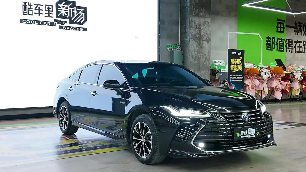 Toyota Avalon 2023 г. 37003 км. — фото 3
