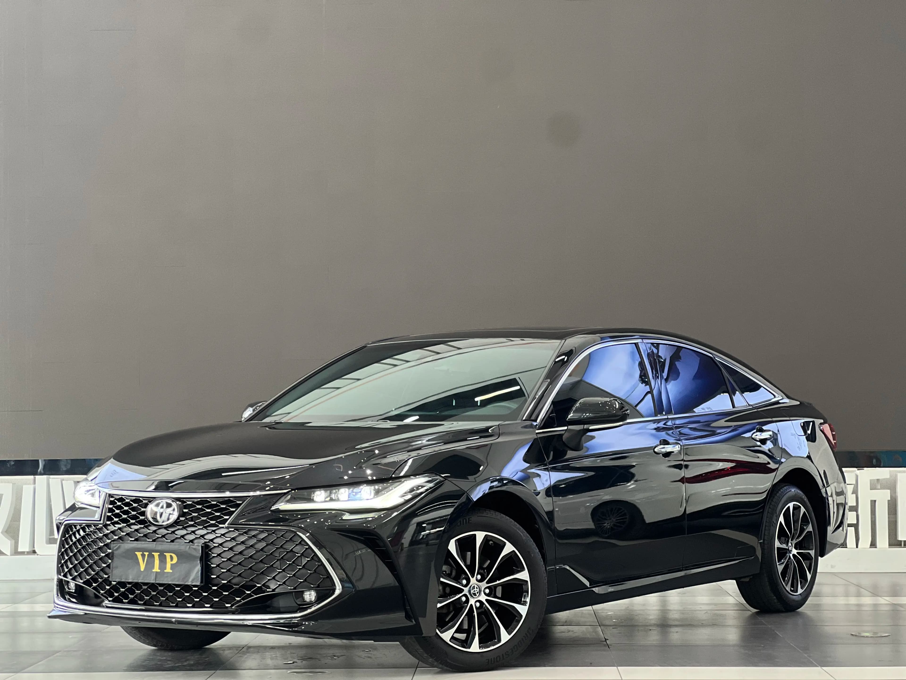 Toyota Avalon 2023 г. 34100 км.
