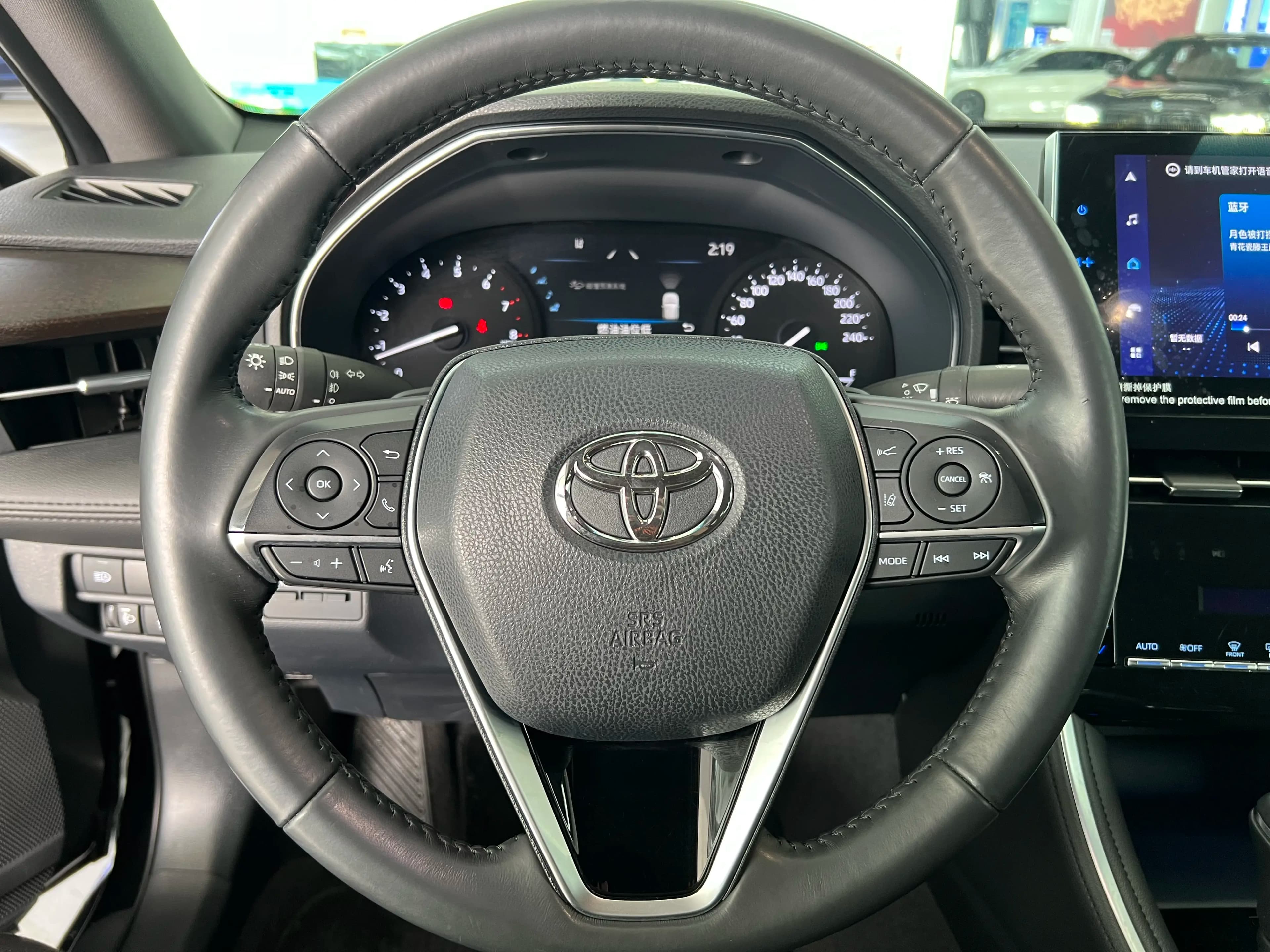 Toyota Avalon 2023 г. 34100 км. — фото 10