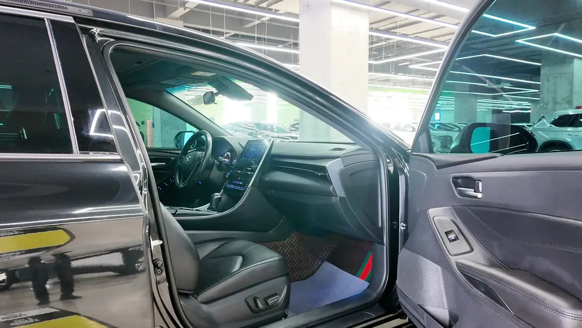 Toyota Avalon 2023 г. 67008 км. — фото 9