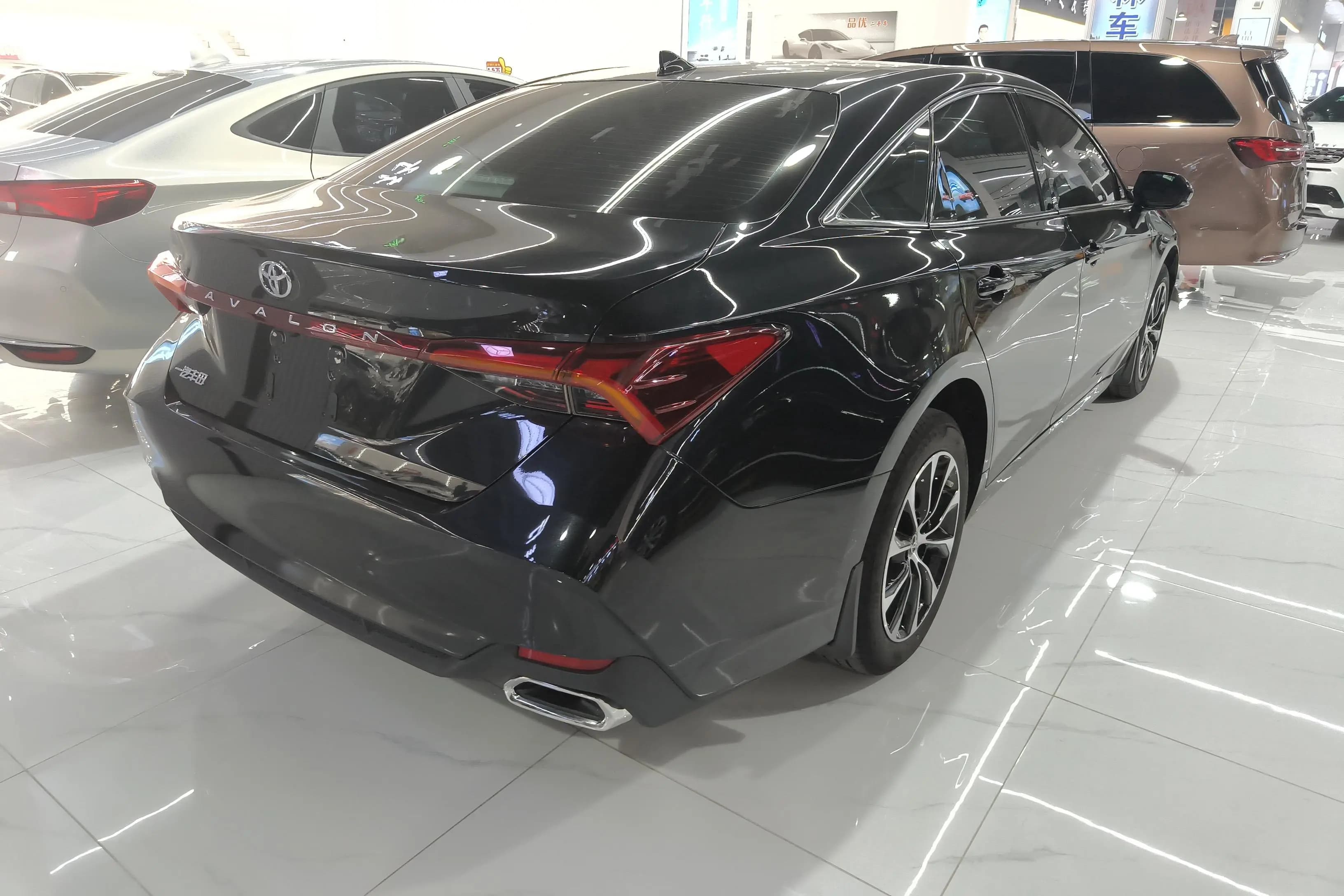 Toyota Avalon 2024 г. 35110 км. — фото 2