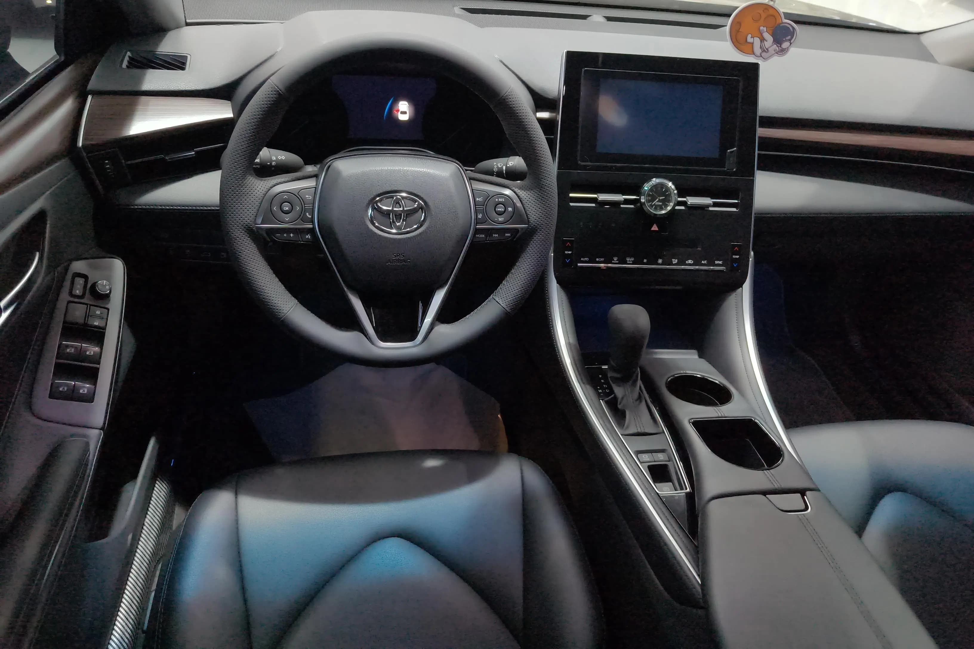 Toyota Avalon 2024 г. 35110 км. — фото 9