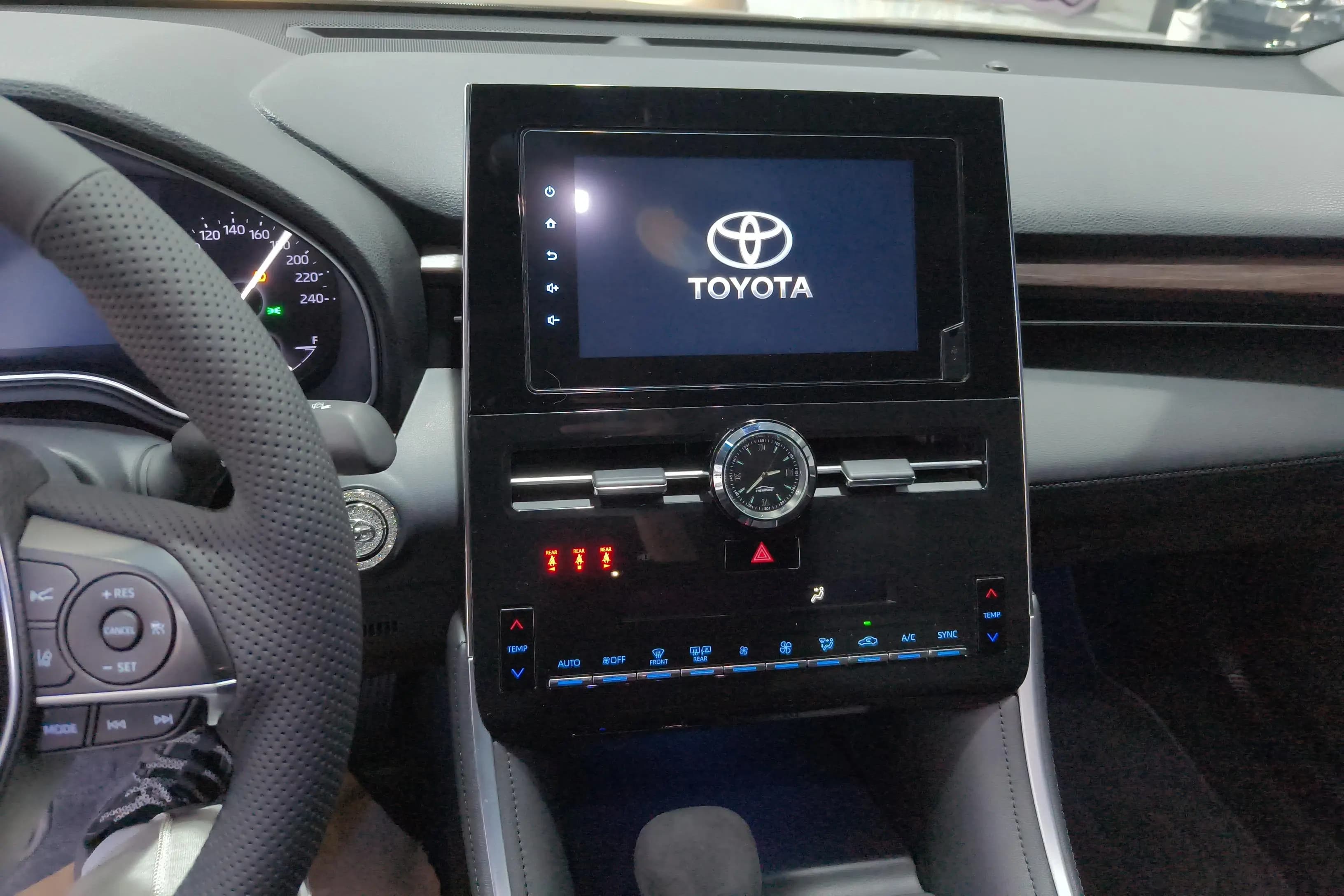 Toyota Avalon 2024 г. 35110 км. — фото 10