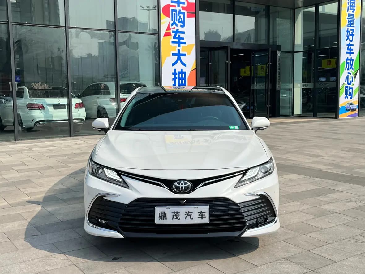 Toyota Camry 2022 г. 35117 км. — фото 2