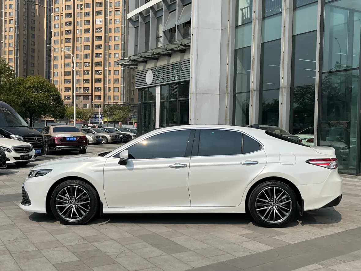 Toyota Camry 2022 г. 35117 км. — фото 4