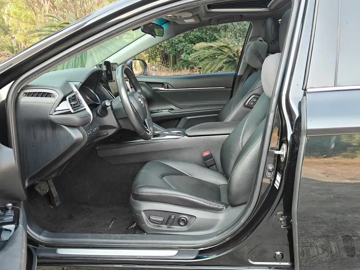 Toyota Camry 2021 г. 68120 км. — фото 2