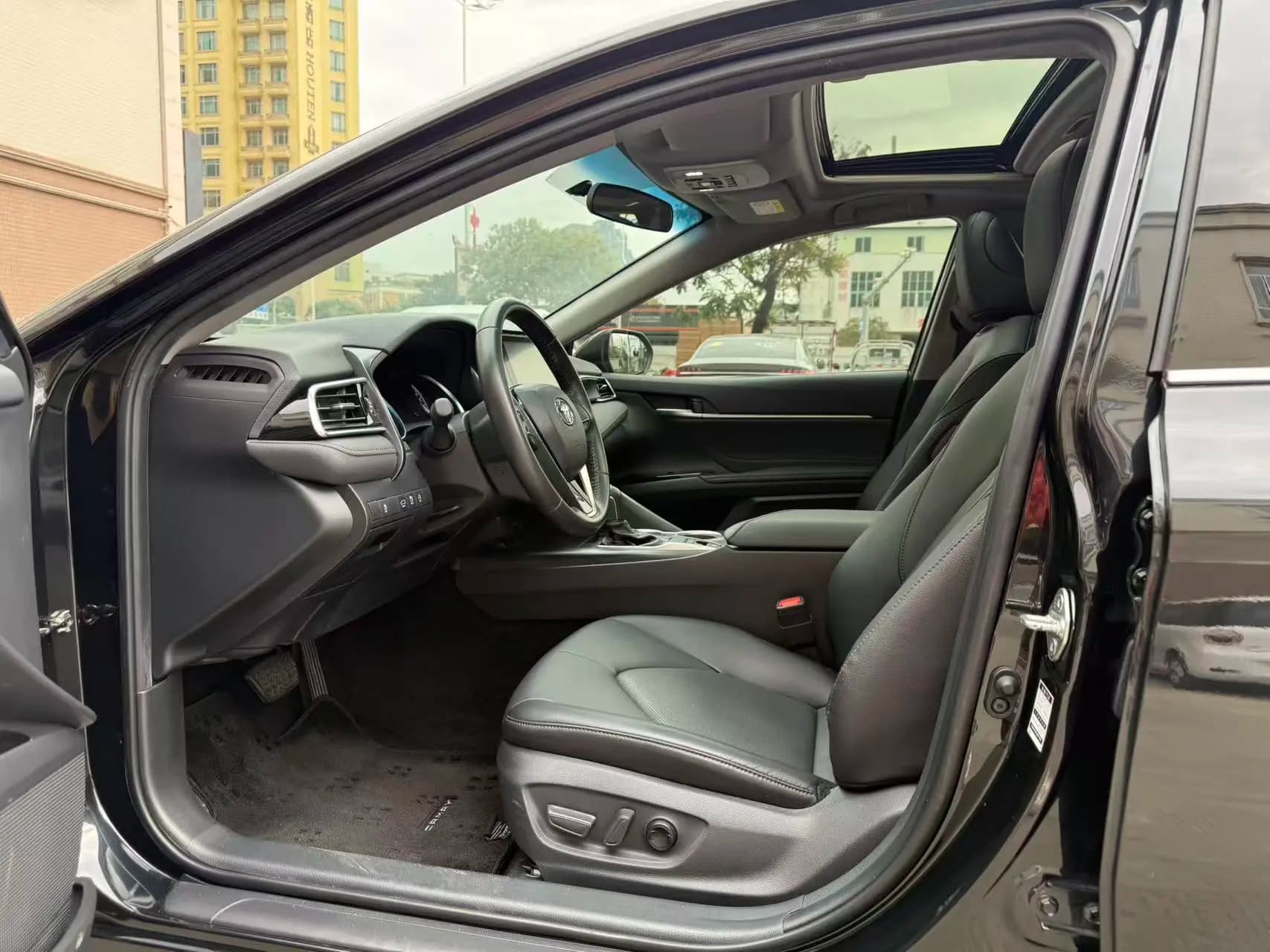 Toyota Camry 2023 г. 43121 км. — фото 6