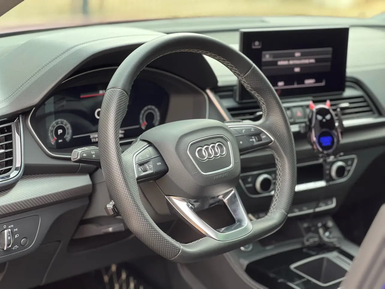 Audi Q5L 2022 г. 45024 км. — фото 12
