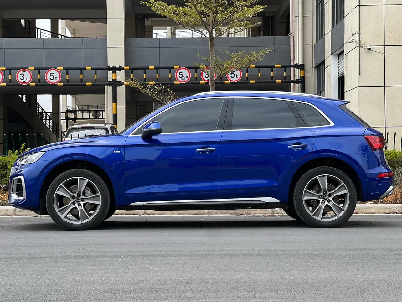 Audi Q5L 2022 г. 45024 км. — фото 4