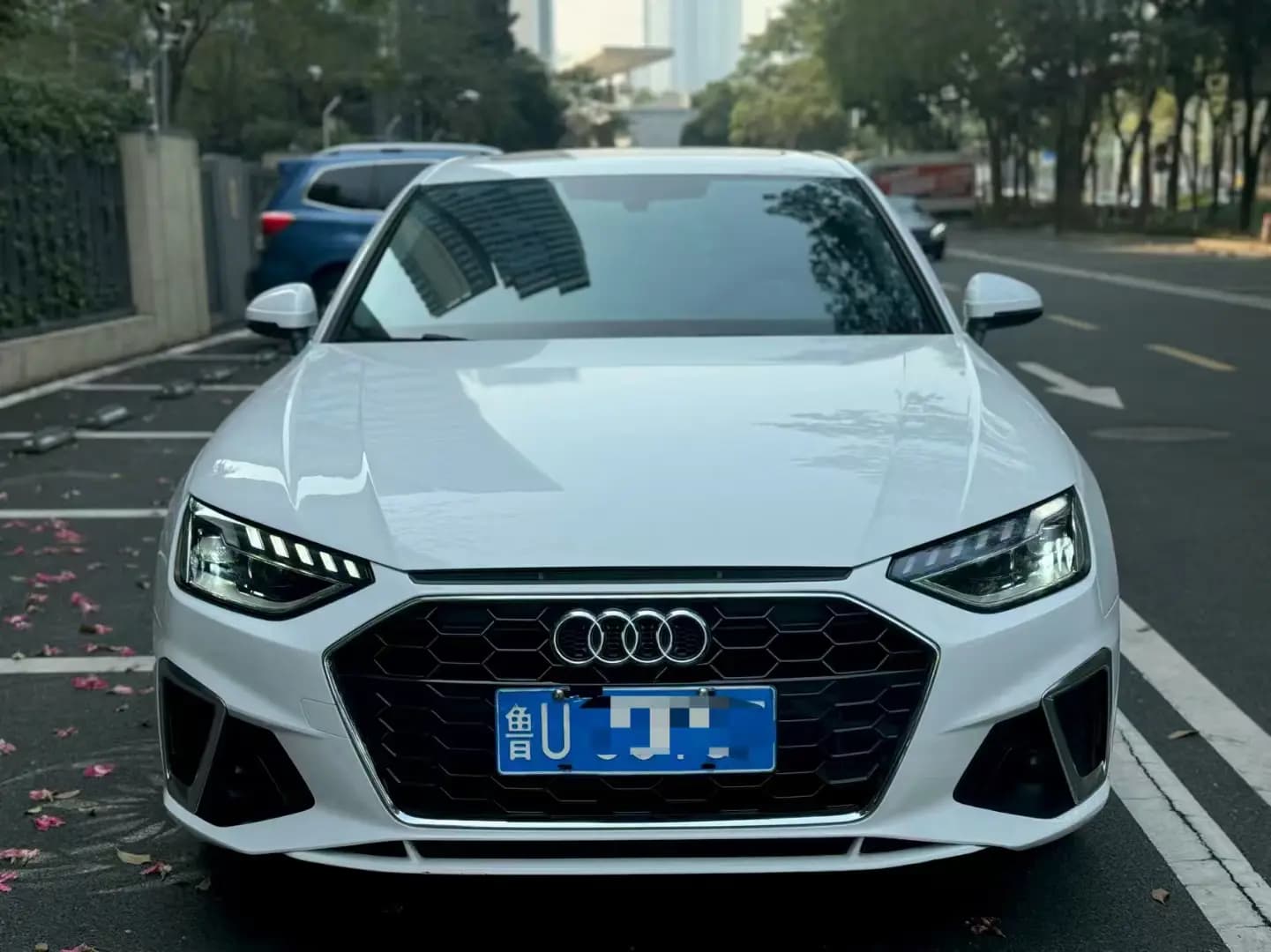 Audi A4L 2024 г. 40088 км. — фото 2