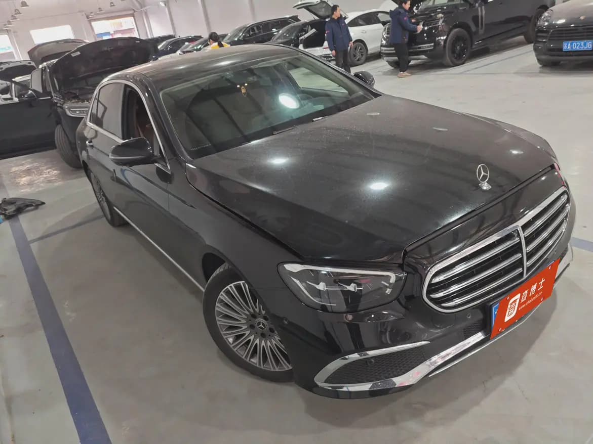 Mercedes-Benz E-Class 2023 г. 42121 км. — фото 2
