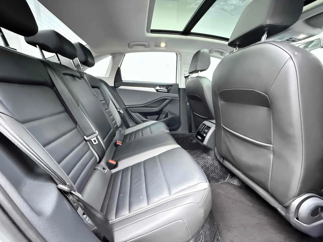 Volkswagen Sagitar 2022 г. 35083 км. — фото 18