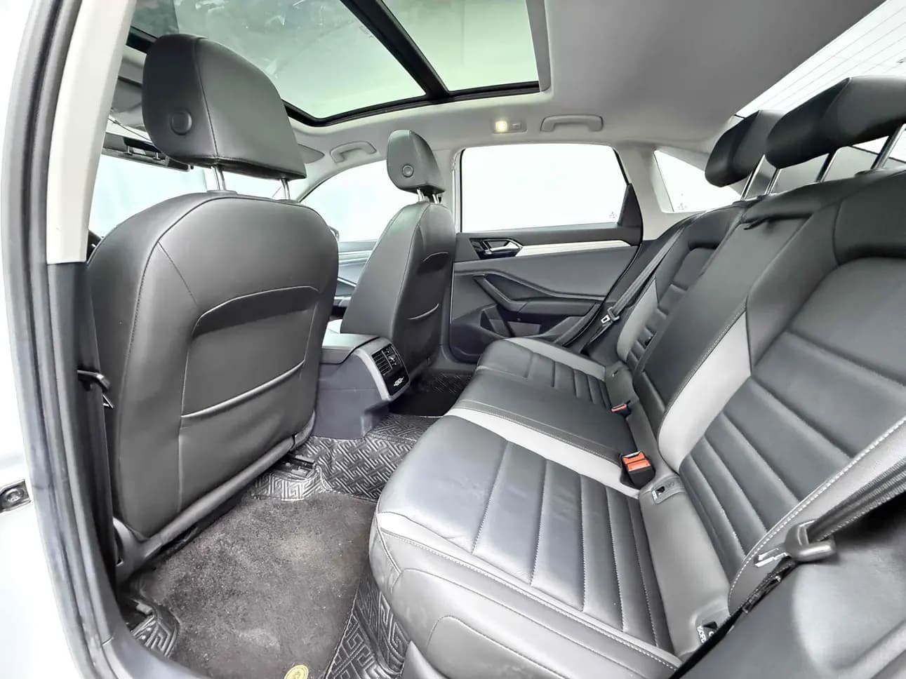 Volkswagen Sagitar 2022 г. 35083 км. — фото 20