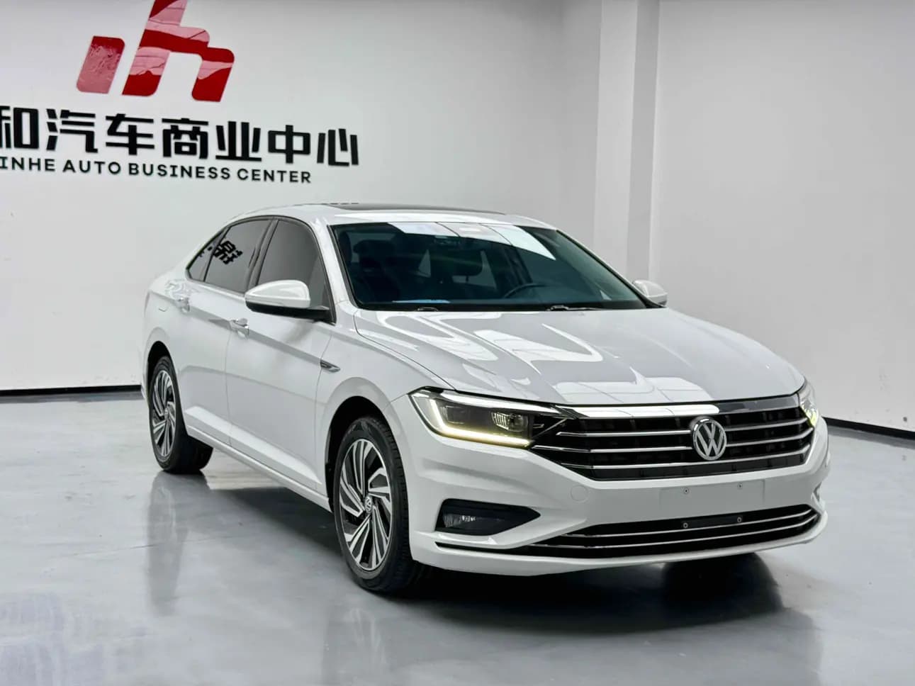 Volkswagen Sagitar 2022 г. 35083 км. — фото 3
