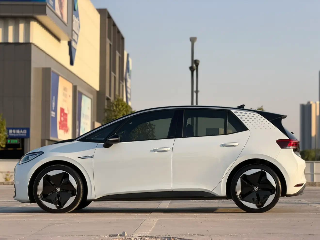 Volkswagen ID.3 2022 г. 26102 км. — фото 4