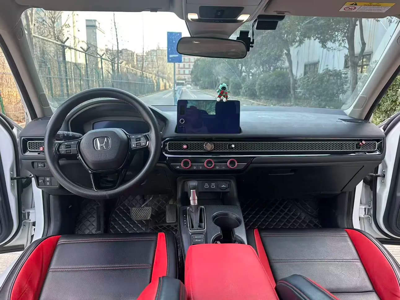 Honda Civic 2024 г. 28008 км. — фото 8