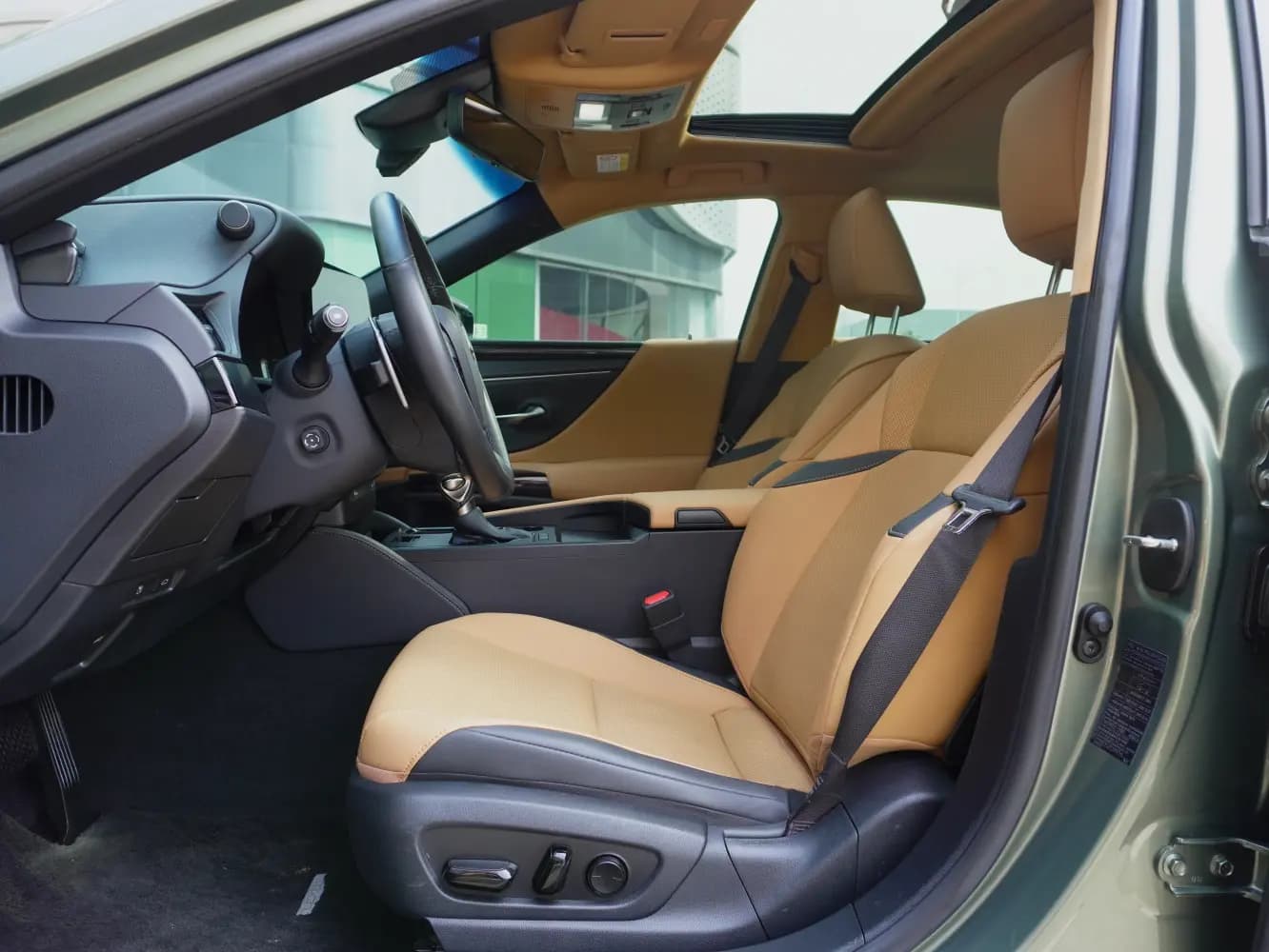 Lexus ES 2022 г. 43000 км. — фото 16