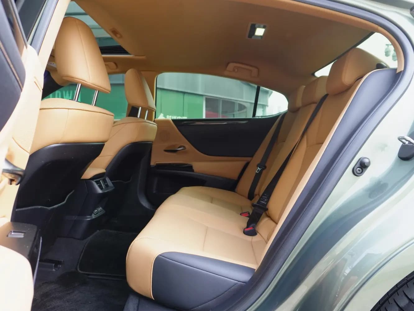 Lexus ES 2022 г. 43000 км. — фото 17