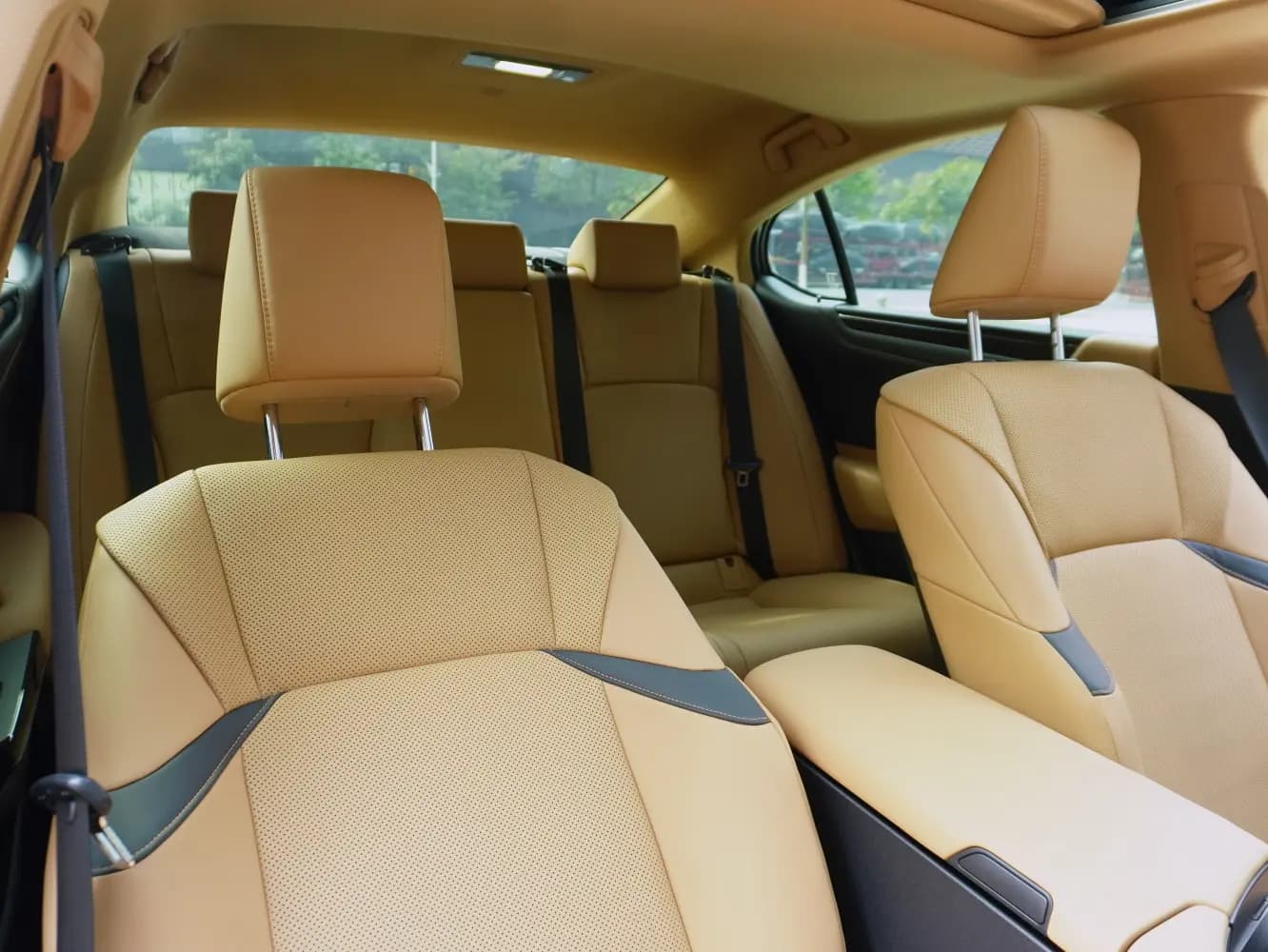 Lexus ES 2022 г. 43000 км. — фото 18