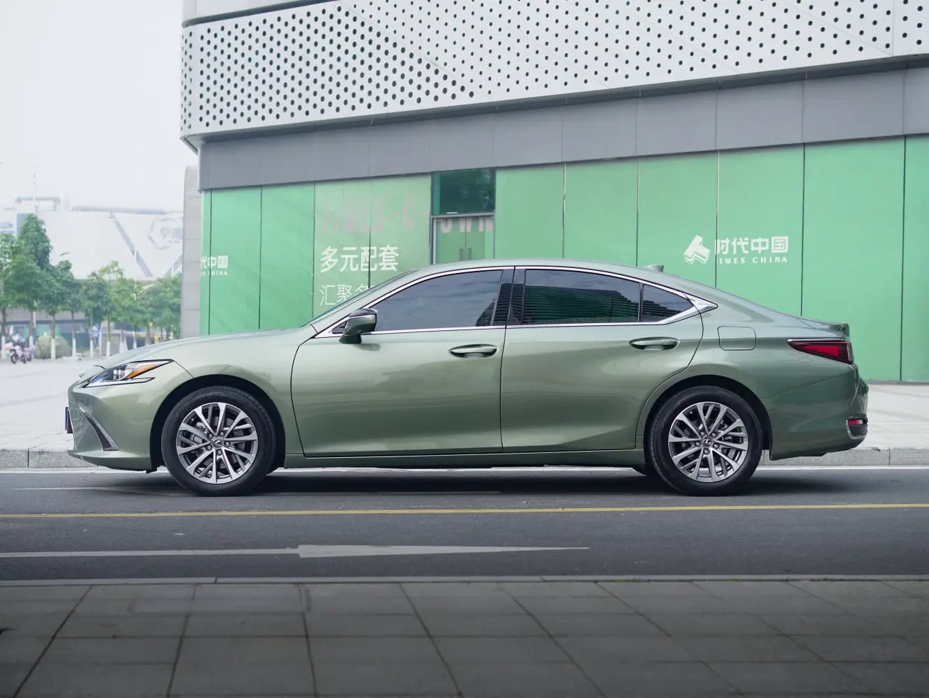 Lexus ES 2022 г. 43000 км. — фото 3