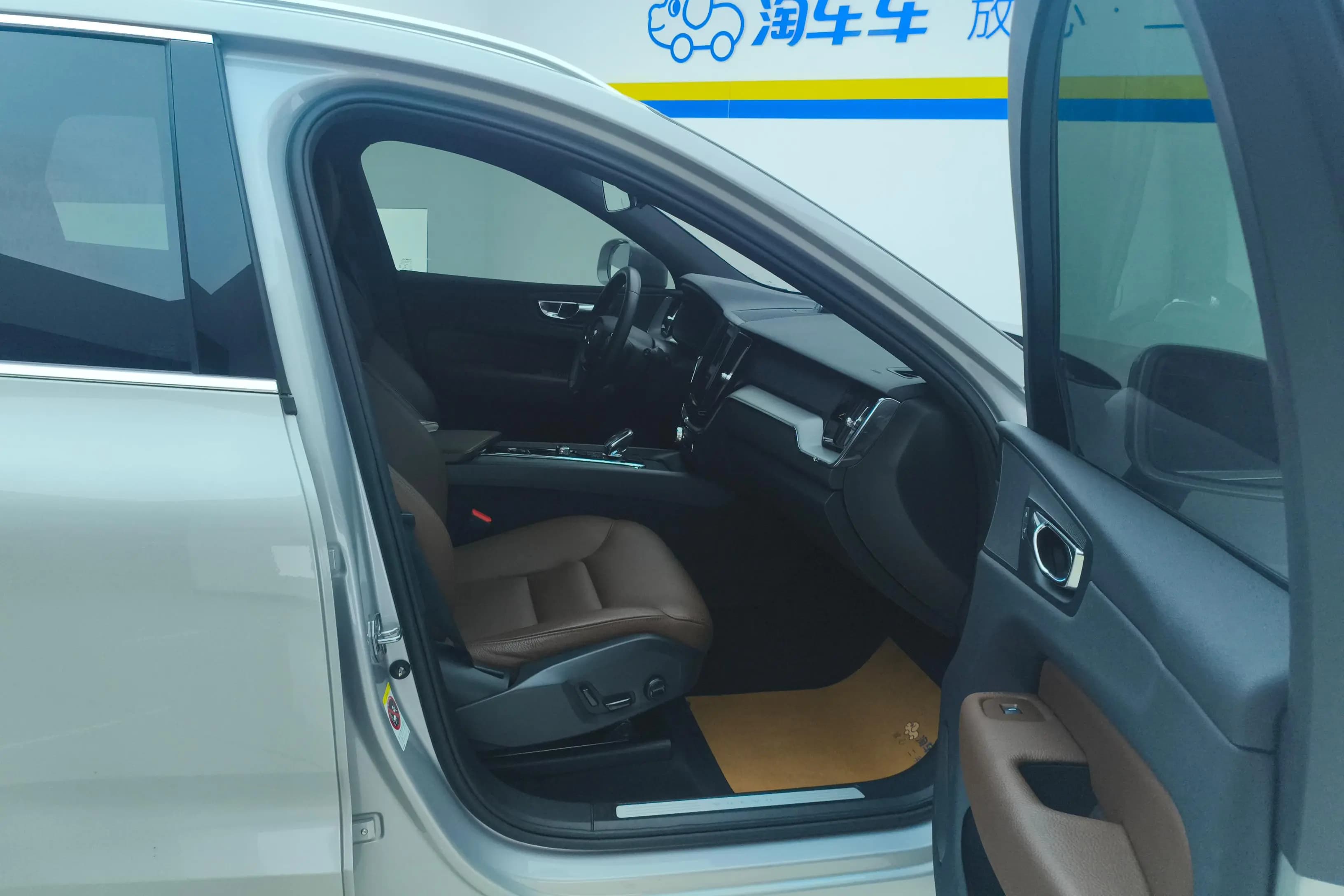 Volvo XC60 2021 г. 49331 км. — фото 10