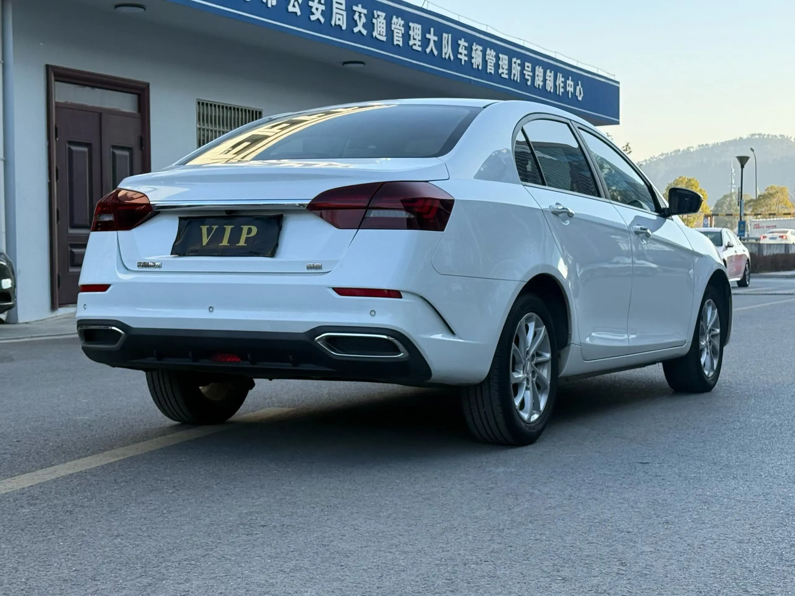 Geely Emgrand 2022 г. 43083 км. — фото 2