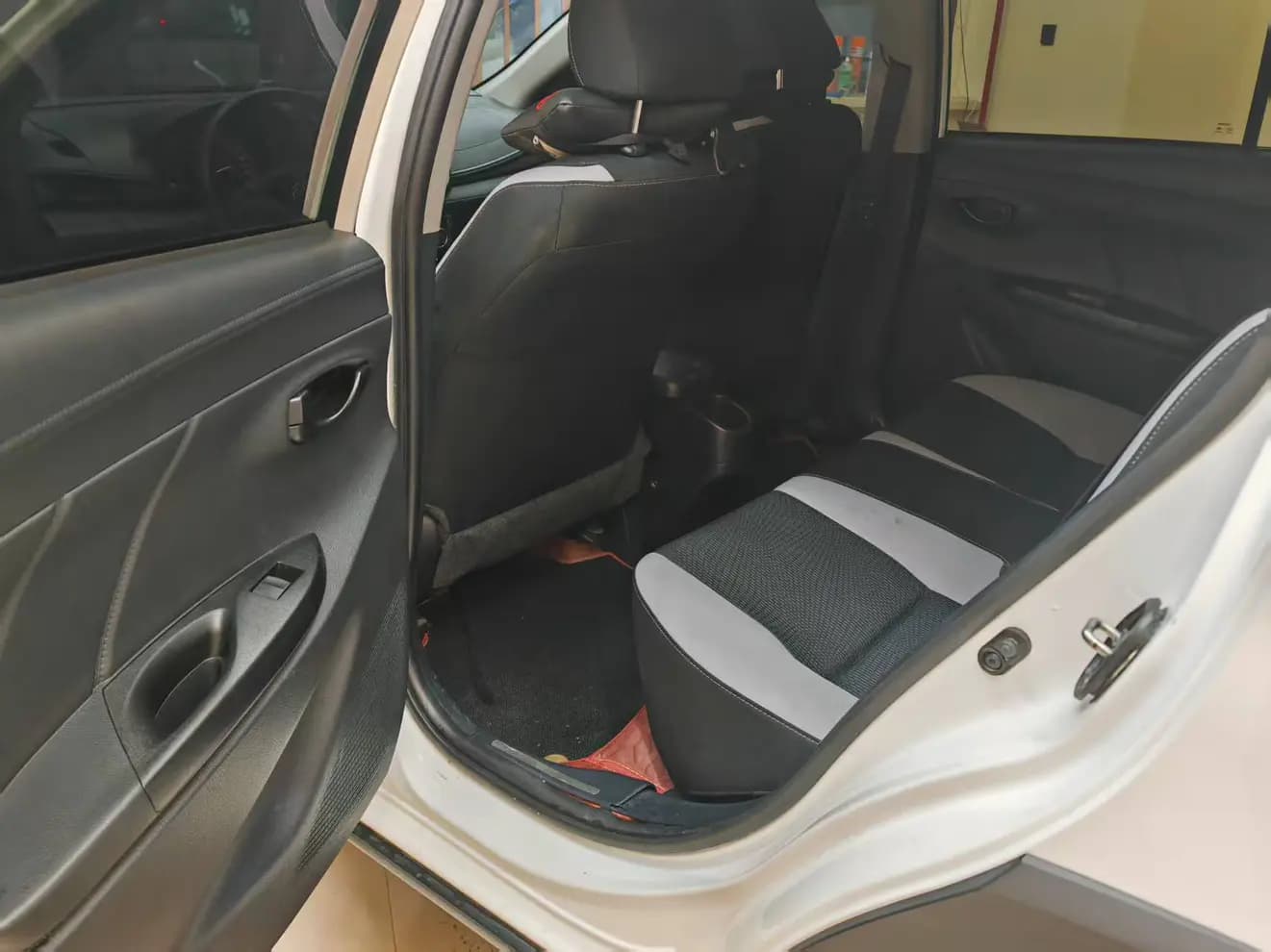 Toyota Yaris L 2022 г. 9020 км. — фото 16