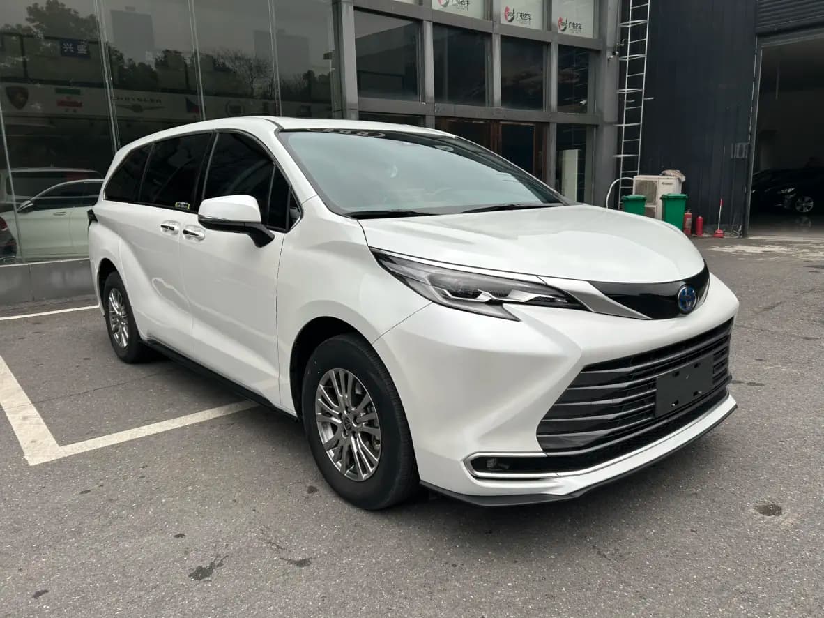 Toyota Sienna 2022 г. 48051 км. — фото 3