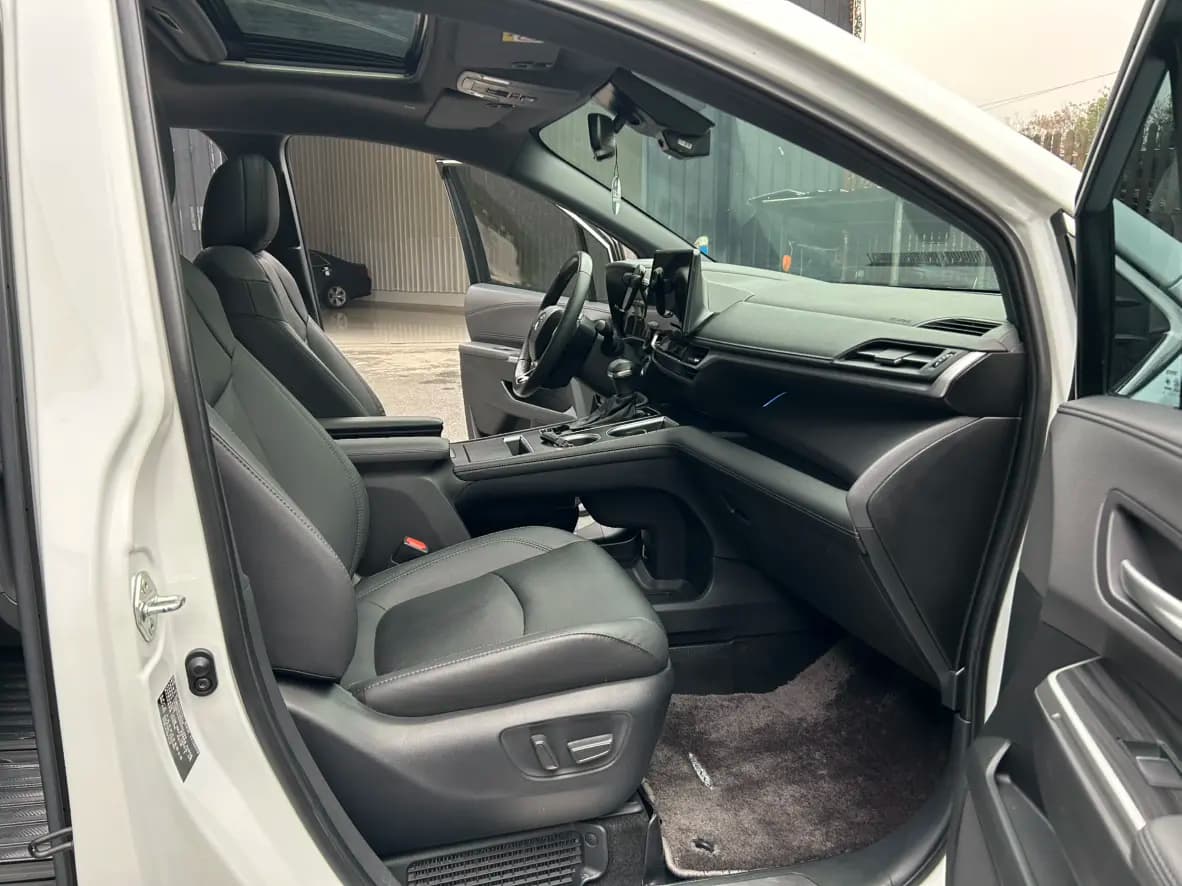 Toyota Sienna 2022 г. 48051 км. — фото 8