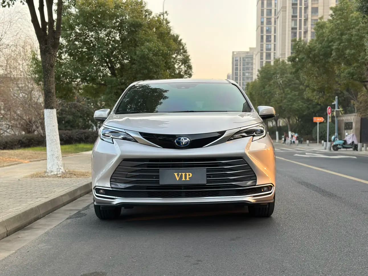 Toyota Sienna 2022 г. 125052 км. — фото 2