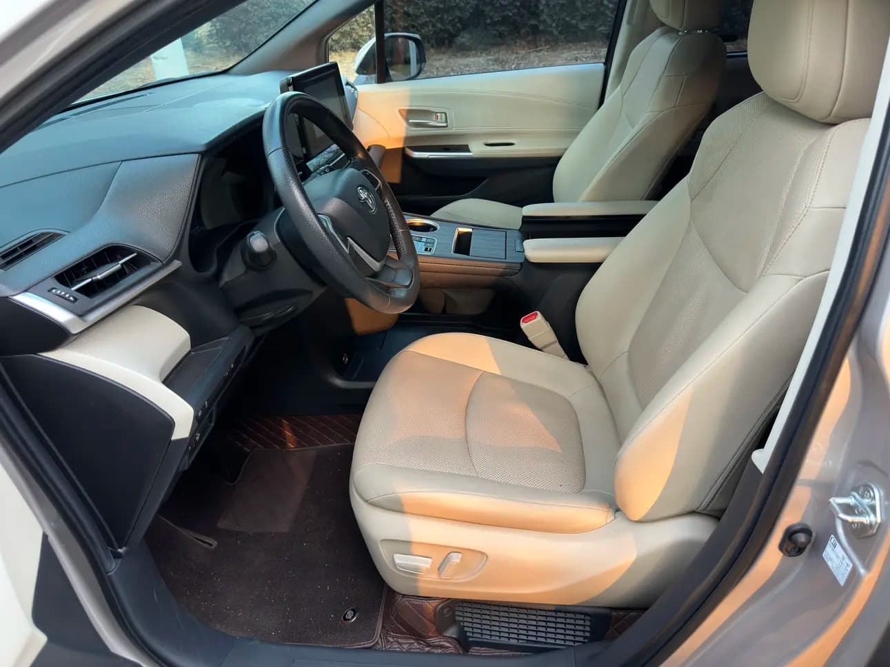 Toyota Sienna 2022 г. 125052 км. — фото 15