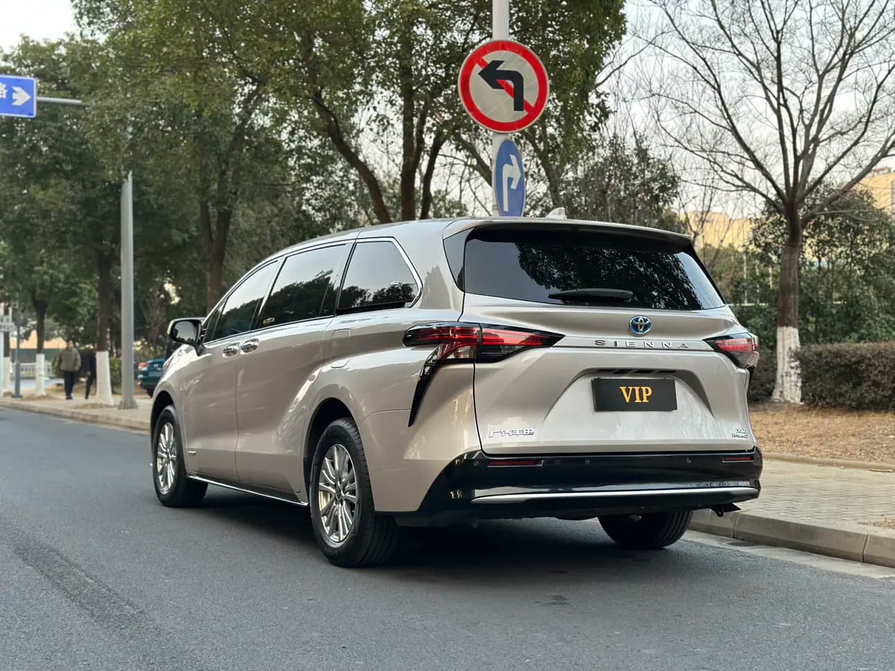 Toyota Sienna 2022 г. 125052 км. — фото 4