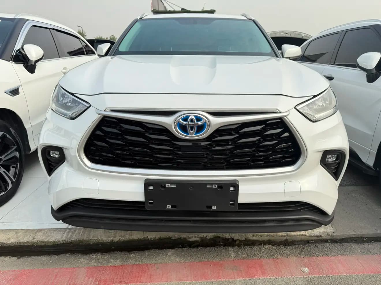 Toyota Highlander 2023 г. 27139 км. — фото 2