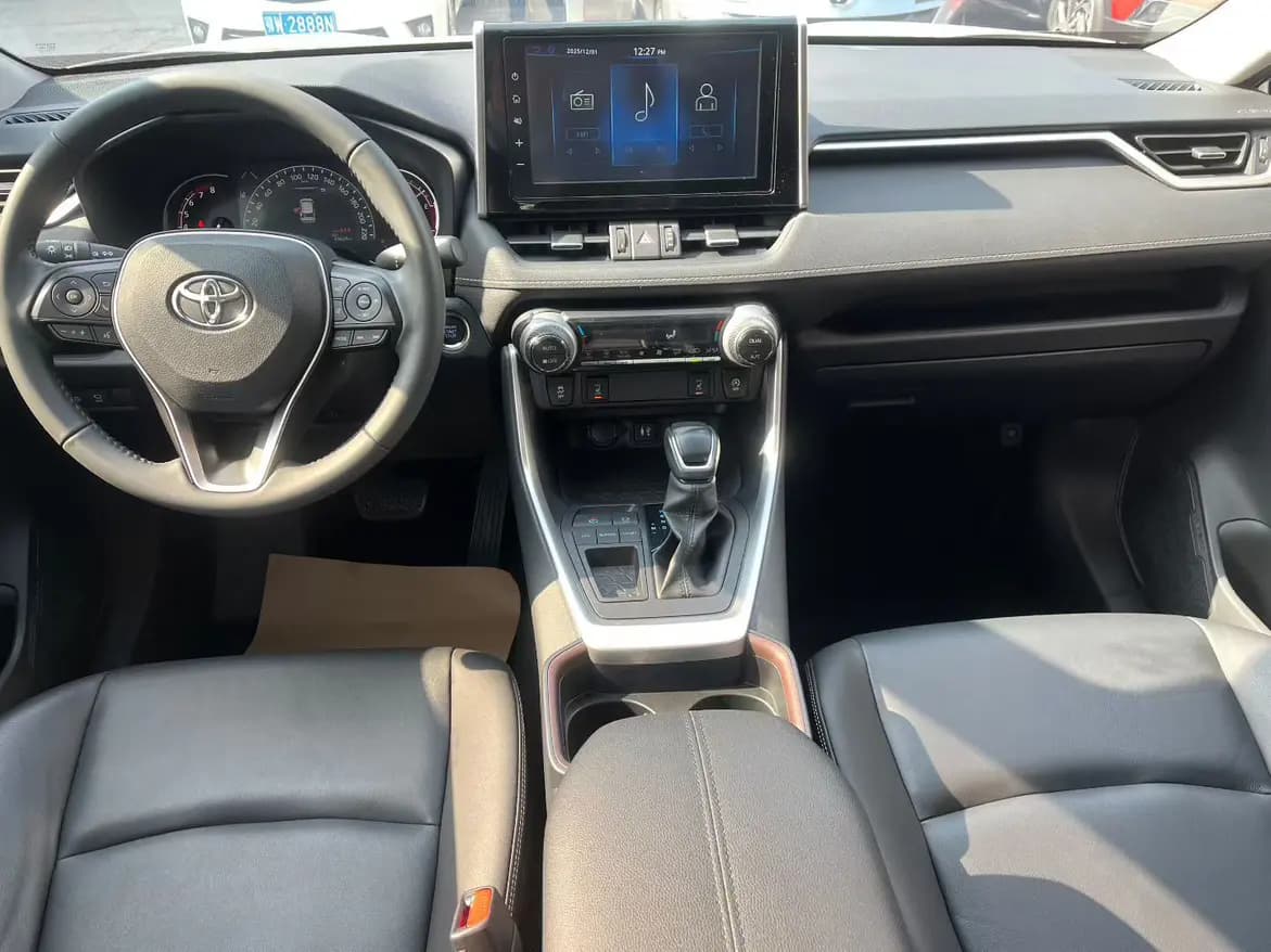 Toyota RAV4 2023 г. 29107 км. — фото 6