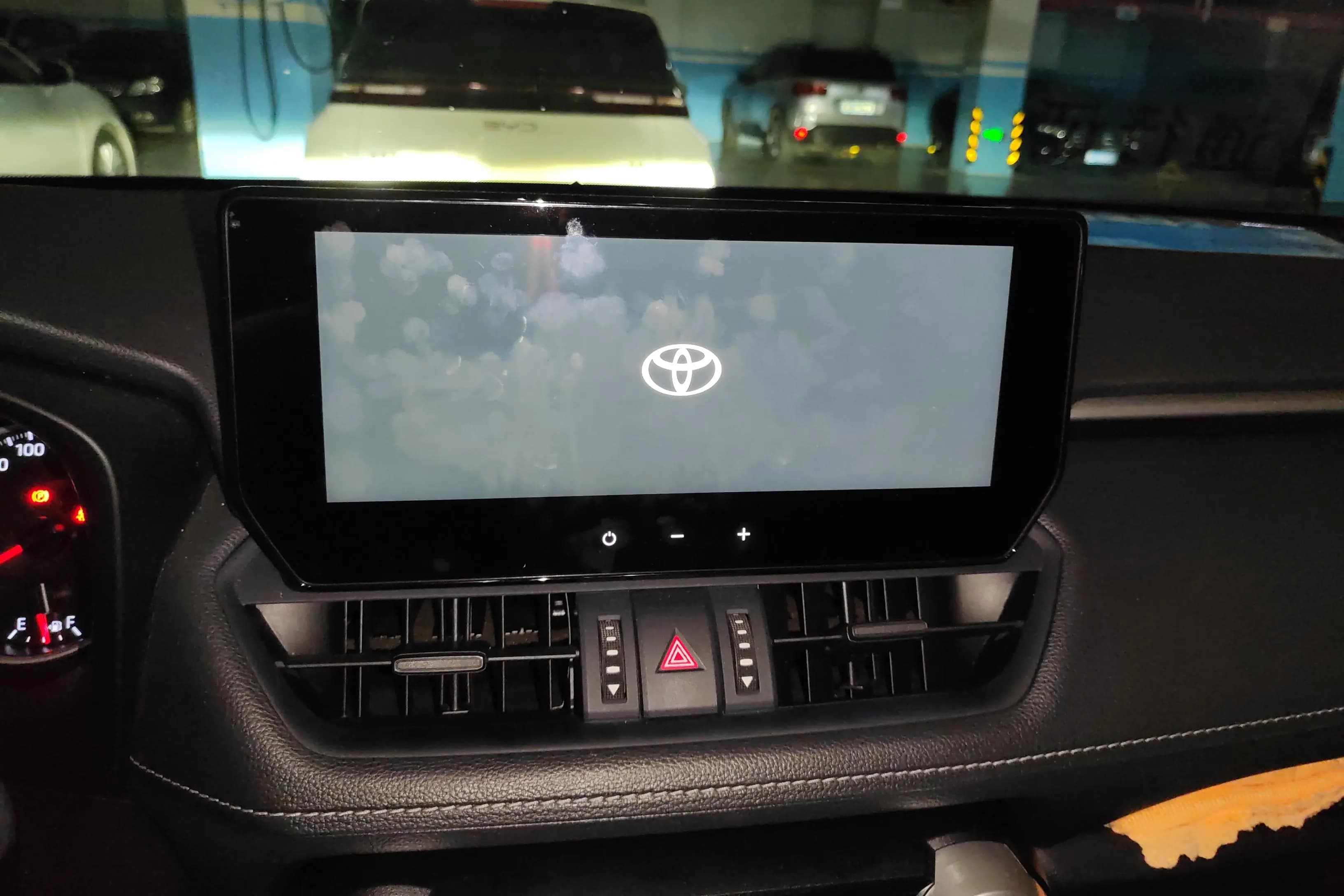 Toyota RAV4 2024 г. 39908 км. — фото 12