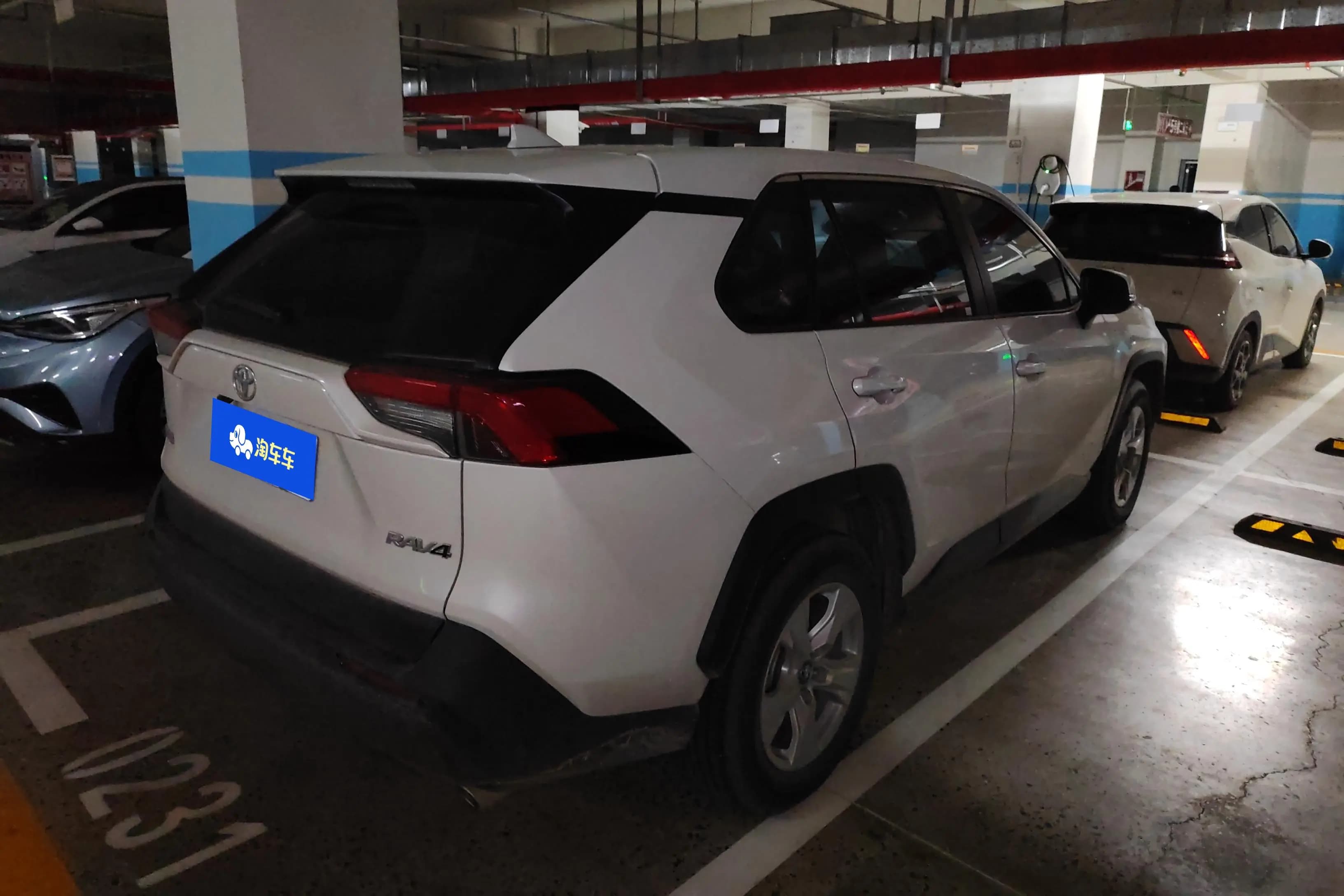 Toyota RAV4 2024 г. 39908 км. — фото 3