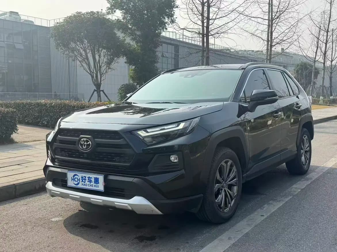 Toyota RAV4 2024 г. 18109 км.