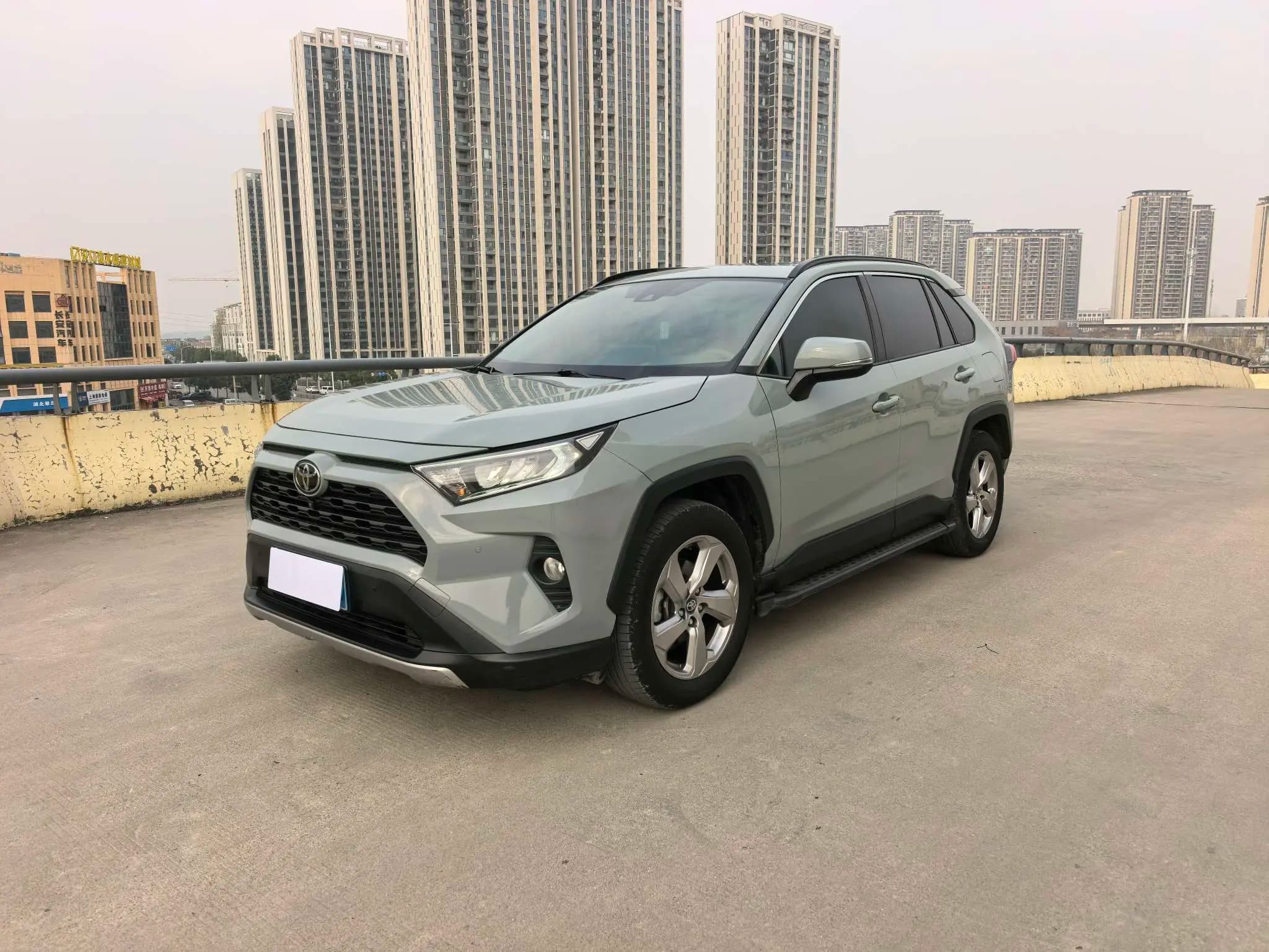 Toyota RAV4 2021 г. 51610 км.