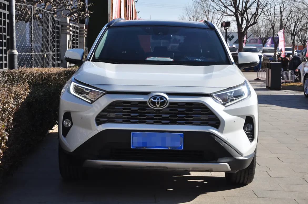 Toyota RAV4 2021 г. 65111 км. — фото 2
