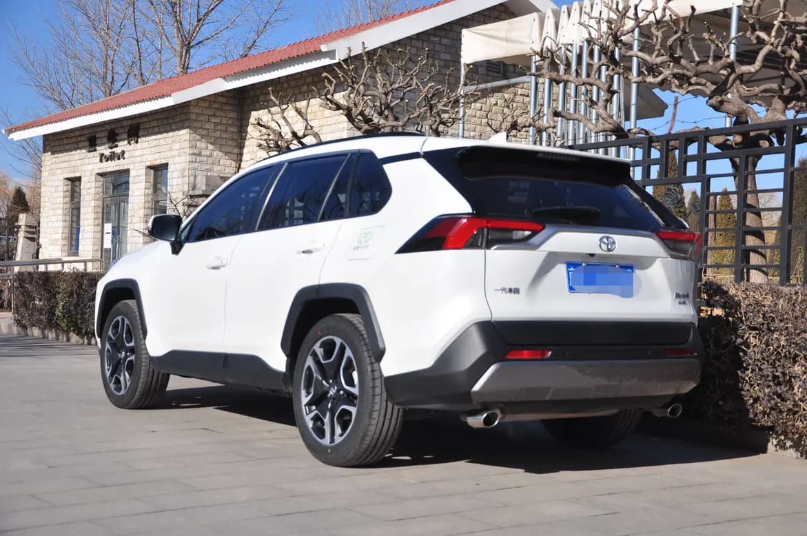 Toyota RAV4 2021 г. 65111 км. — фото 4