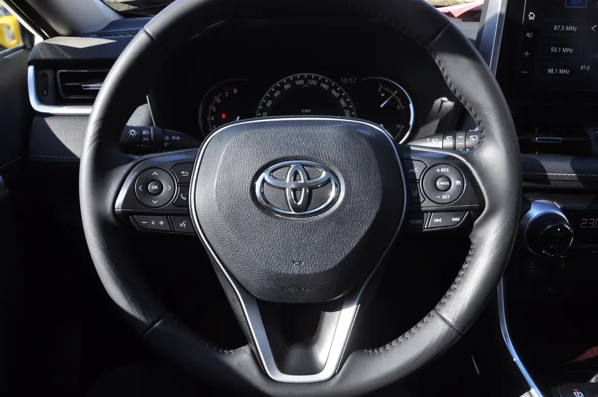 Toyota RAV4 2021 г. 65111 км. — фото 10