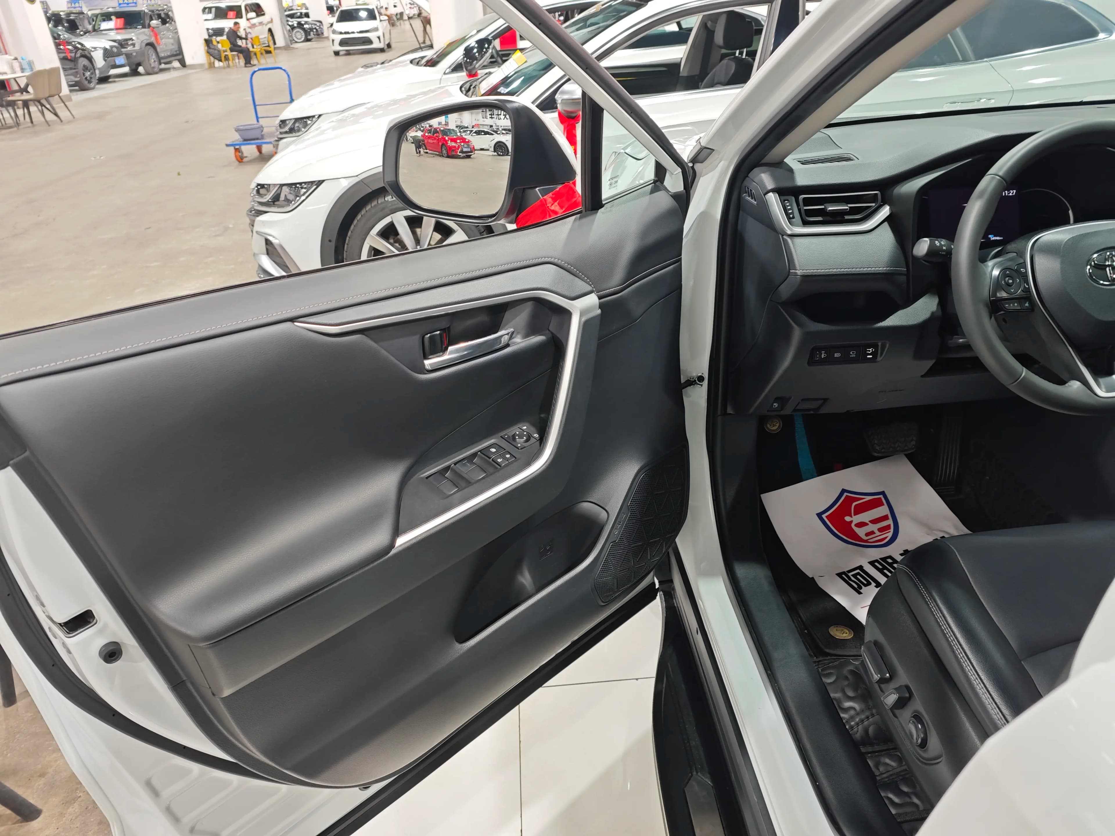 Toyota RAV4 2022 г. 54113 км. — фото 18