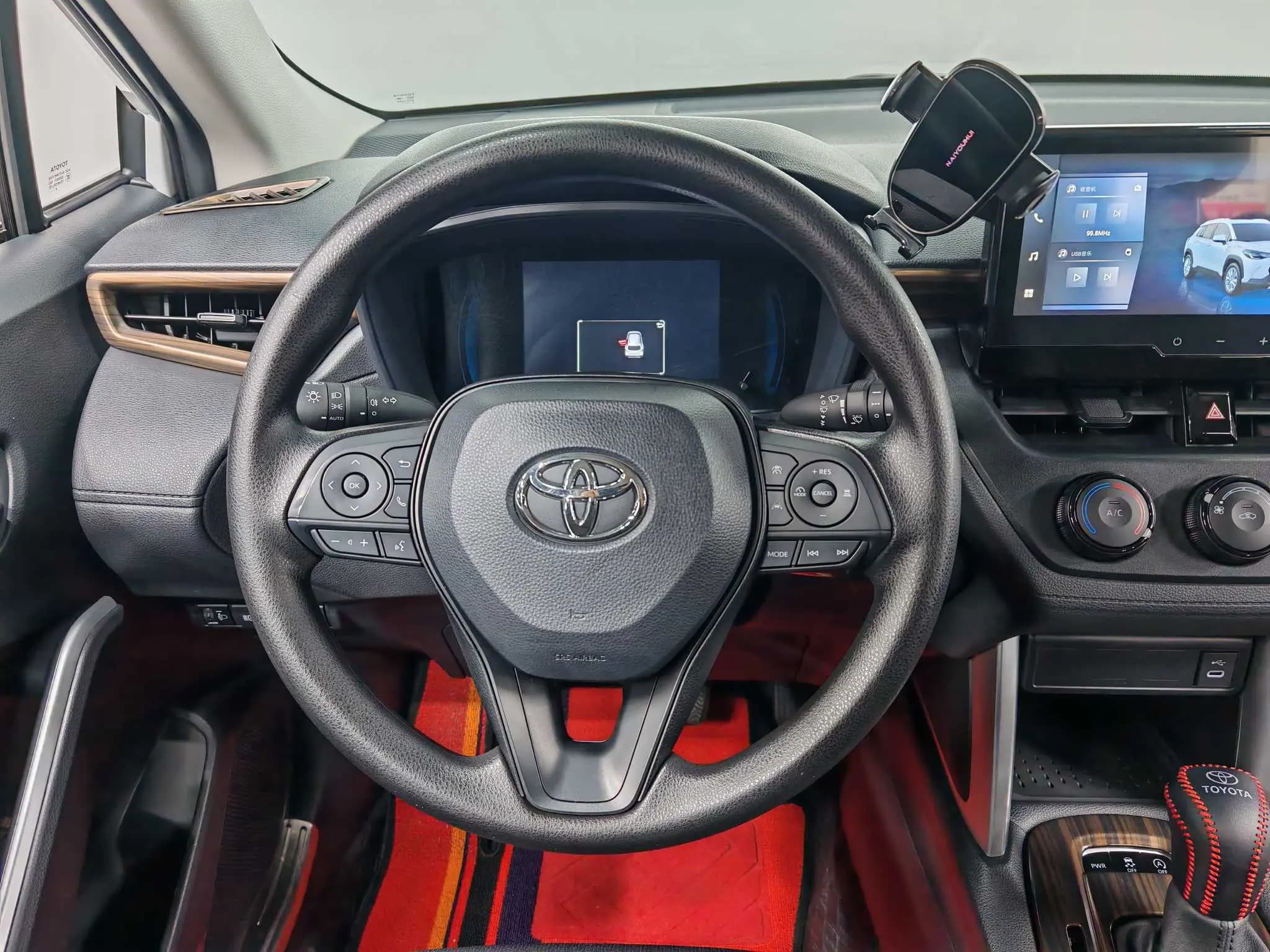 Toyota Corolla Cross 2024 г. 6118 км. — фото 11